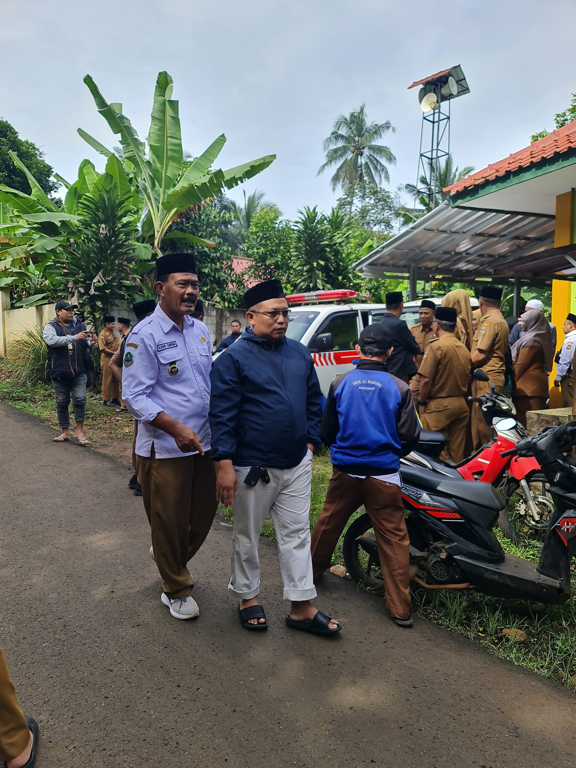 KEPALA DESA CIHARASHAS TAKZIAH ATAS MENINGGALNYA SEKCAM CIPEUNDEUY